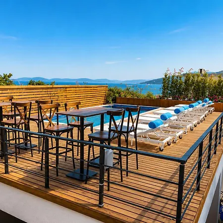 Blue Bay & Restaurant *